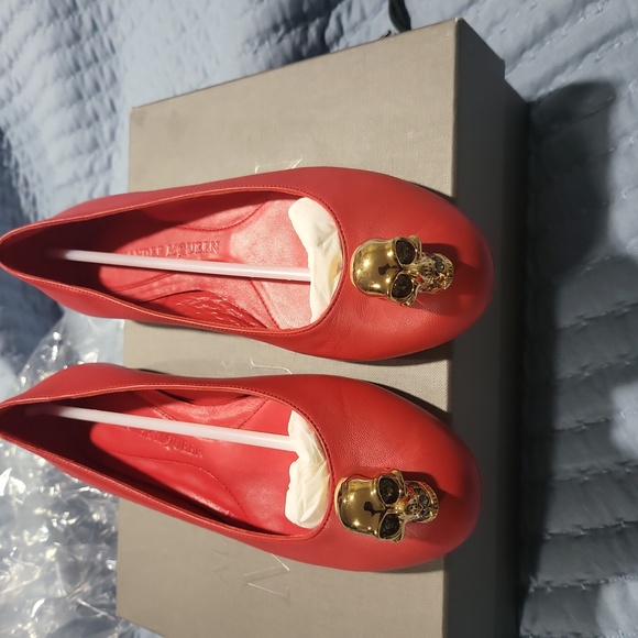 Shoes - Picture 2 of 4